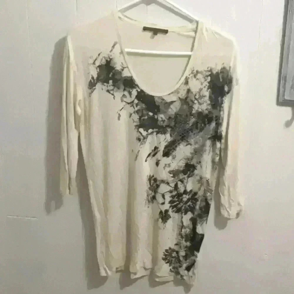 Cassis Graphic 3\4 Sleeve Shirt in Size  XS